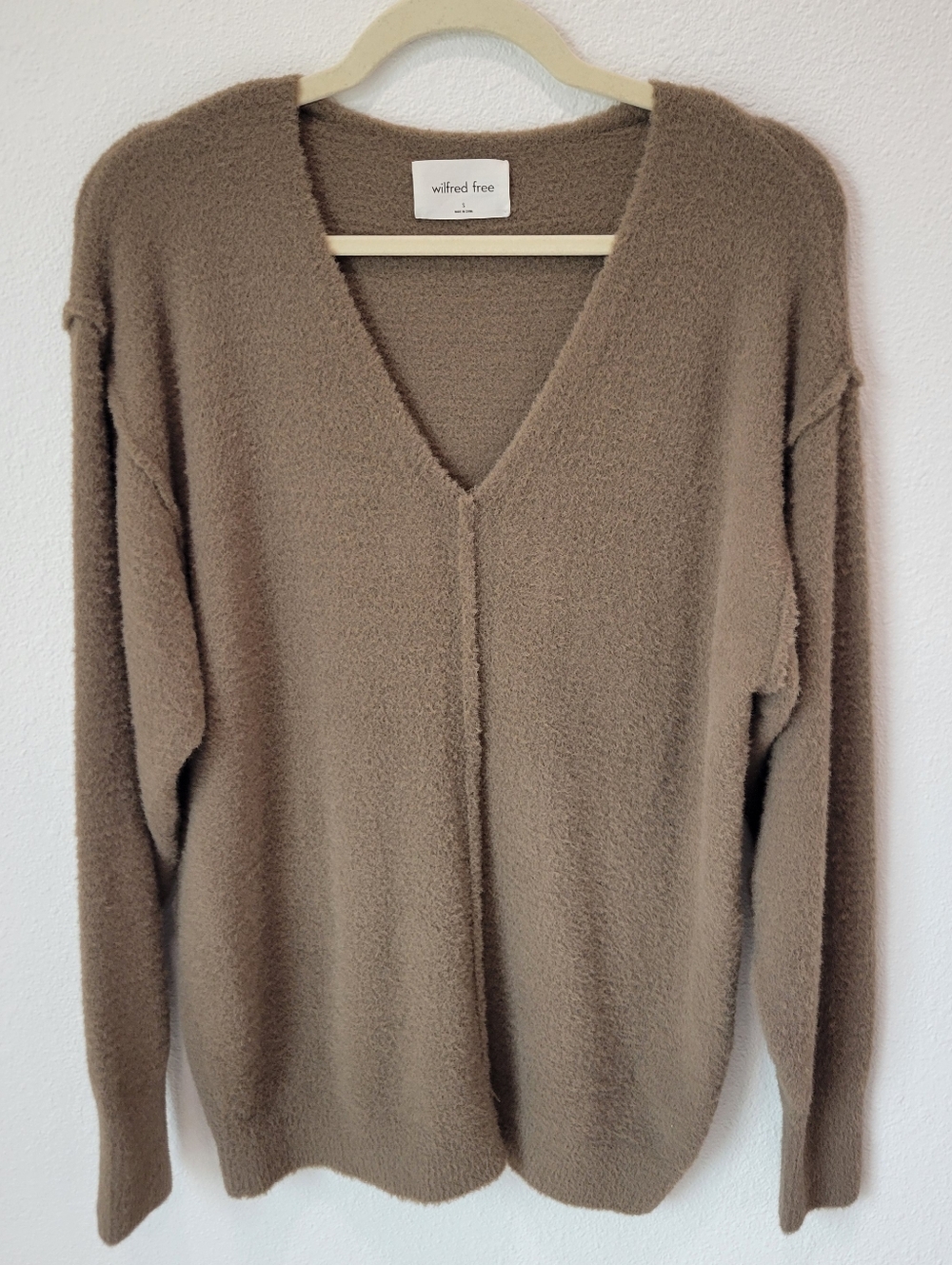NWOT Wilfred Free Aritzia Women’s S Light Brown V Neck Sweater Slouchy Cozy